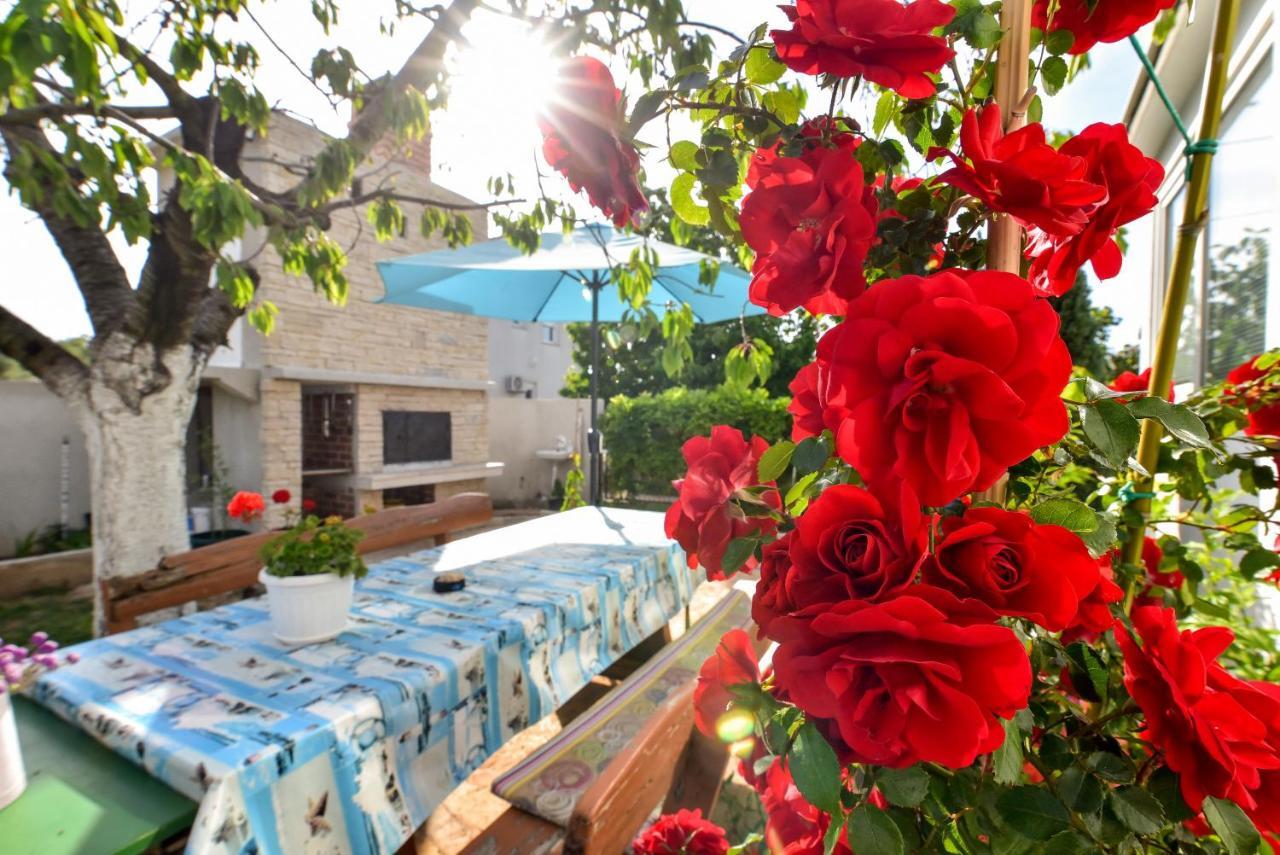Nena Apartment ซูโกชัน ภายนอก รูปภาพ