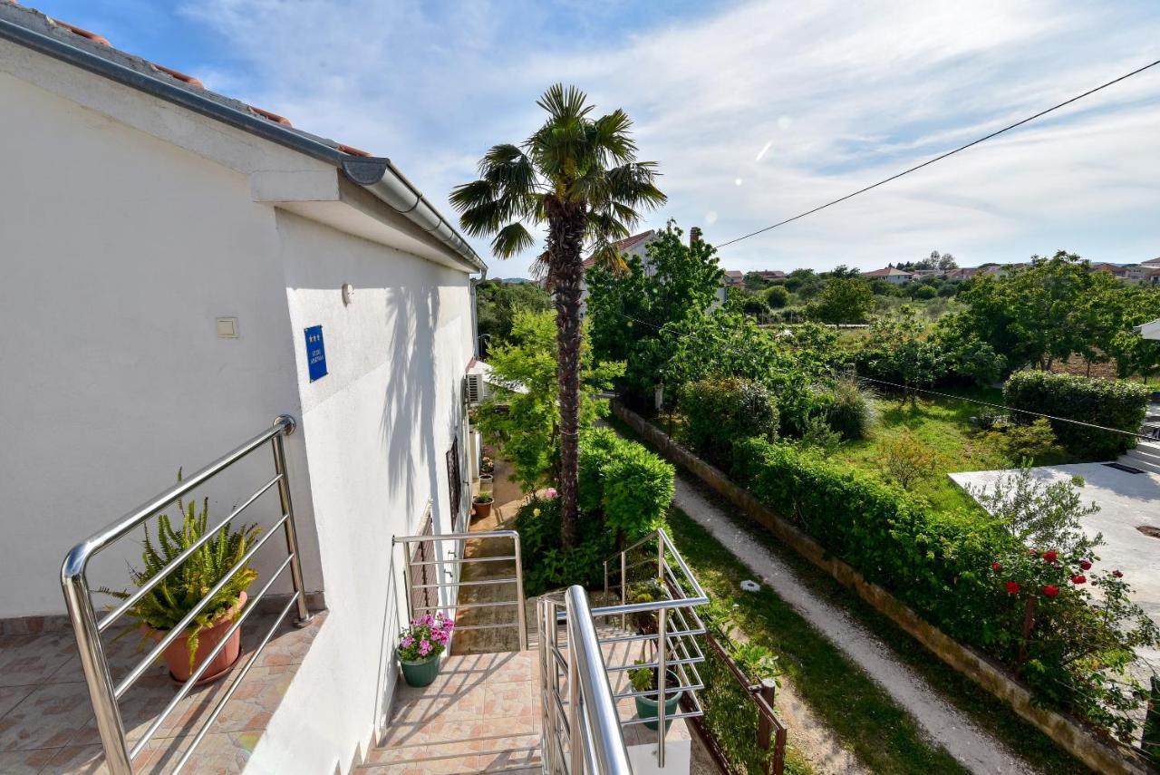 Nena Apartment ซูโกชัน ภายนอก รูปภาพ